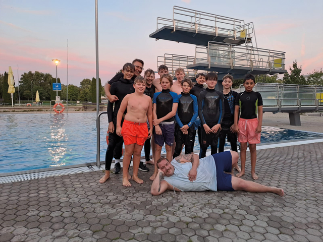 Das Gruppenbild zeigt die Kerngruppe des Vereins – der inzwischen durch weitere Mitglieder ergänzt wurde und gewachsen ist. | Foto: Splashdiving PAF TV e. V. 