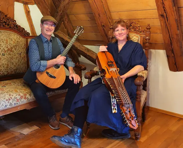 Das Duo Pärlycka bringt Lieder und Tänze aus Skandinavien nach Pfaffenhofen. | Foto: Anton Seidl