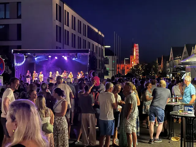 Live-Musik auf den verschiedenen Bühnen lud zum Tanzen ein.