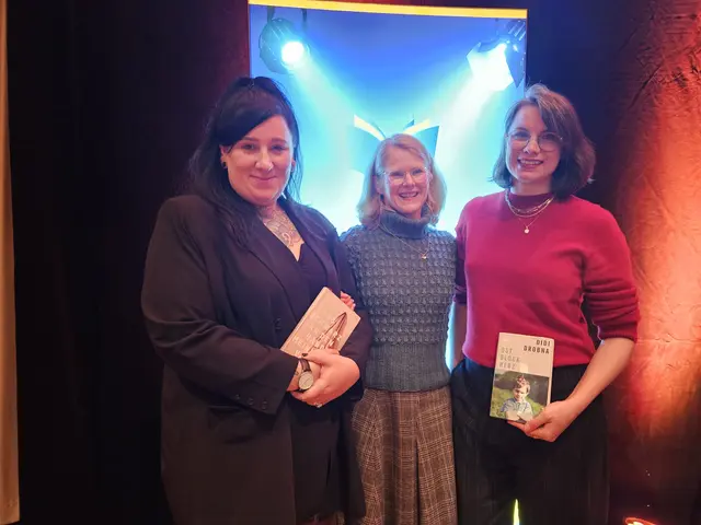 Die Autorin Lena Schätte (links) war 2025 auf der Pfaffenhofener Lesebühne zu Gast. Die Stadt Pfaffenhofen gratuliert ihr herzlich zum Gewinn des Ingeborg-Bachmann-Preises 2026. | Foto: Stadtverwaltung Pfaffenhofen