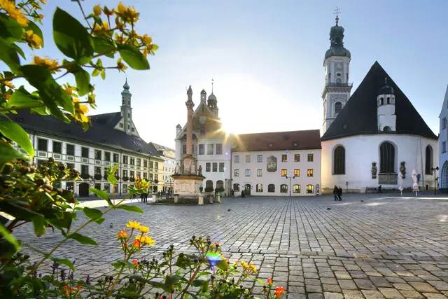 Beim Ausflug des Seniorenbüros können die Teilnehmende die Altstadt von Freising erkunden.  | Foto: Touristinfo Freising, R. Lehmann