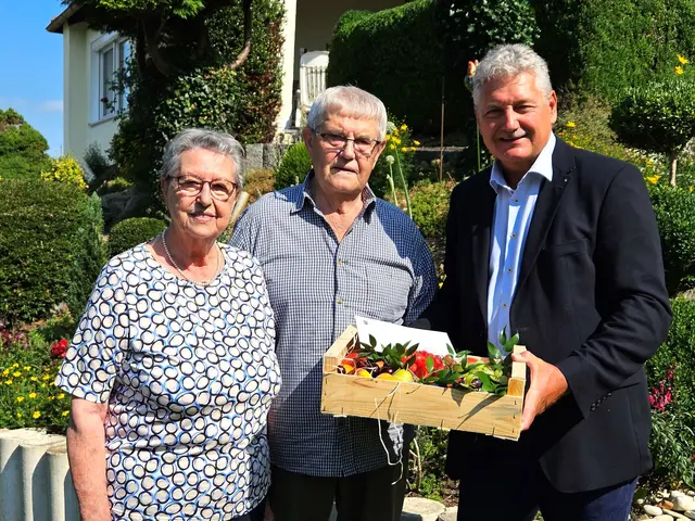 Erna und Lorenz Kreitmayr freuten sich über den Besuch von Peter Heinzlmair. | Foto: © Nadin Klier, Stadtverwaltung Pfaffenhofen a. d. Ilm