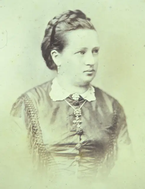 Die Notarsgattin Josefine Schreyer war eine der Frauen, die sich ab den 1860er Jahren im Roten Kreuz und anderweitig karitativ engagierten. (um 1870)  | Foto: Stadtarchiv Pfaffenhofen