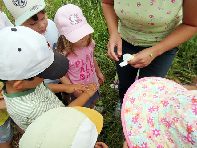 Die Kinder erhielten von Monika Kohlhuber einen Einblick über Pflanzen. | Foto: Kindertagesstätte St. Johannes Jessica Stenzel