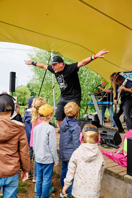 KizzRock bringt den Bürgerpark zum Beben.  | Foto: Stephan Jansen