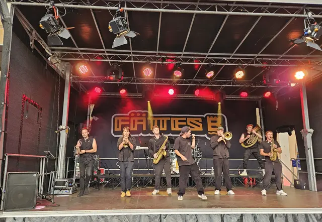 Tolle Stimmung auf dem Hauptplatz – Fättes B reißt Menge mit.   | Foto: Anja Lederer, Stadtverwaltung Pfaffenhofen a. d. Ilm