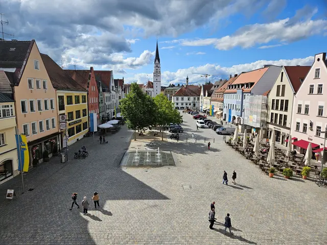 Wegen des Nachtflohmarkts kommt es am 9. August in der Innenstadt zu Straßensperrungen und Verkehrsänderungen. | Foto: Stadtverwaltung