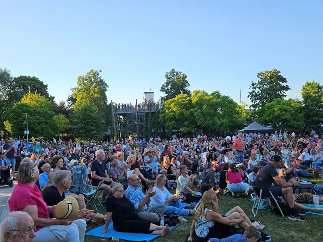  Der Bürgerpark wurde auch in diesem Jahr wieder zur beliebten Open-Air-Kulisse für unvergessliche Konzertabende.  | Foto: Hannah Weixler