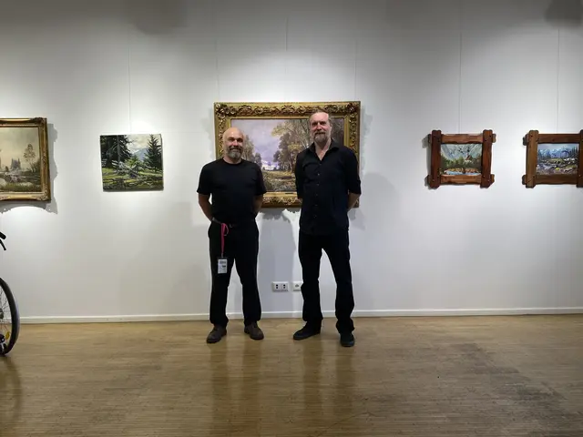 Beim neuen Kunst-Wochenende konnten Besucherinnen und Besucher den Künstlerinnen und Künstlern bei der Entstehung ihrer Werke live über die Schulter schauen.  | Foto: Sebastian Daschner