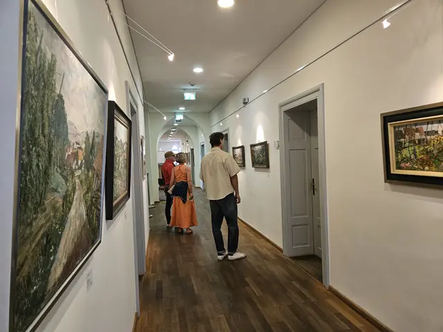 Beim neuen Kunst-Wochenende konnten Besucherinnen und Besucher den Künstlerinnen und Künstlern bei der Entstehung ihrer Werke live über die Schulter schauen.  | Foto: Lena Schwärzli