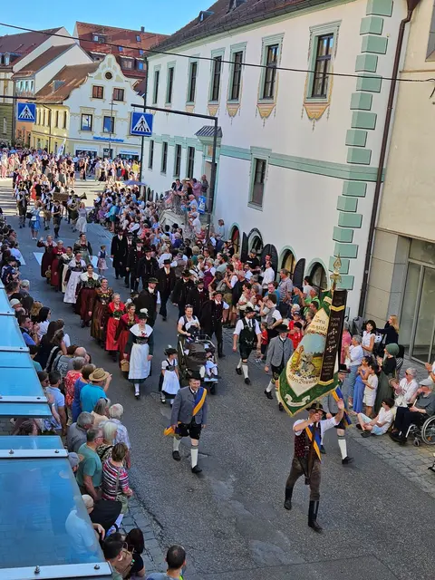 Zahlreiche Vereine machten den Auszug wieder zu einem besonderen Ereignis. 