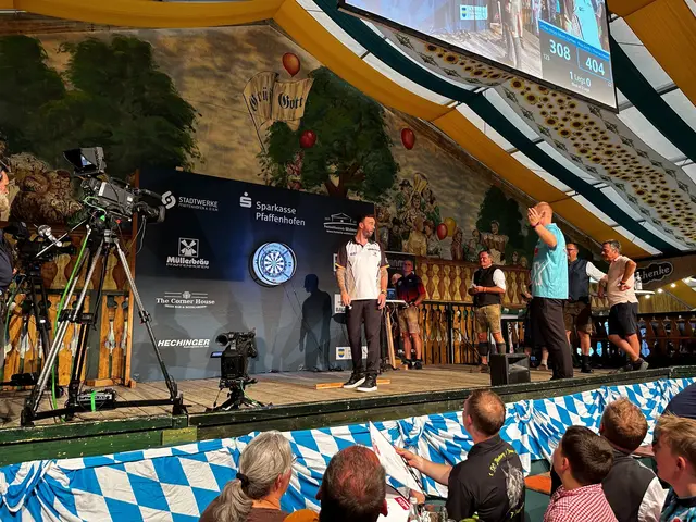  Landrat Gürtner und Bürgermeister Herker beim Doppelturnier mit den Profis Hopp und Smith. 
