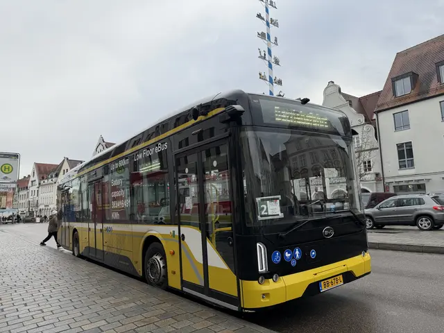 Im Januar wurde der Einsatz eines Elektrobusses im gesamten Stadtgebiet getestet. Auf mehreren Stadtbus-
Linien fuhr der gelbe Bus mit niederländischem Kennzeichen ganz leise und emissionsfrei durch die Stadt.