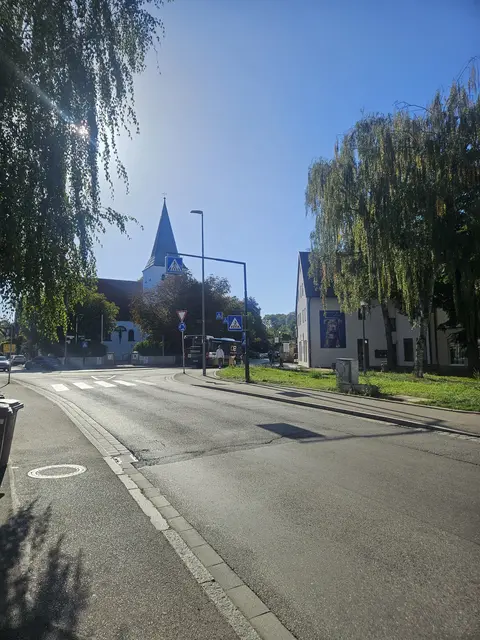 Foto: Der Vorplatz der Evangelisch-Lutherischen Kirche soll geöffnet werden.
 | Foto: © Stadtverwaltung Pfaffenhofen a. d. Ilm