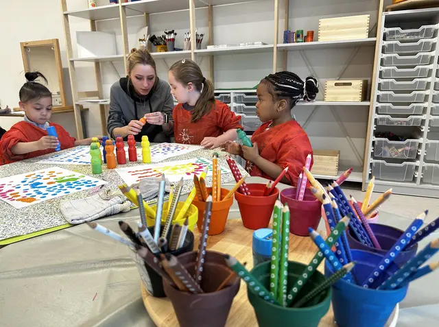 Kunterbunt ging es im Atelier der Kindertagesstätte St. Elisabeth zu. 