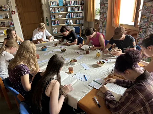 Jugendliche wählten ihren Buch-
Favoriten aus zehn Nominierungen zum Deutschen Jugendliteraturpreis 2026. | Foto: Elisabeth Brendel