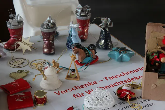 Beim Stöbern im Verschenkemarkt lassen sich so manche Schätze entdecken.  | Foto: Seniorenbüro