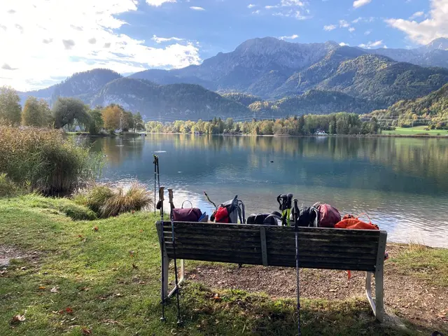 Bank mit Ausblick am Kochelsee | Foto: DAV Öffentlichkeitsarbeit