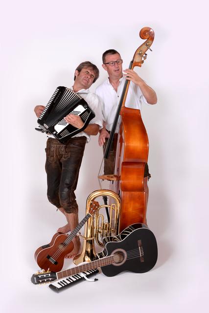 Das Musikkabarett-Duo Sauglocknläutn aus Nandlstadt