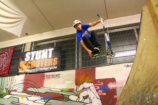 Nils Lang von „stuntscooters.de“ betreut den Scooterworkshops zusammen mit der Stadtjugendpflege | Foto: mit freundlicher Genehmigung von stuntscooters.de