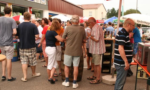 Viele interessierte Besucher bei 1. Festival 2015