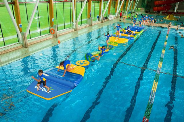 Verschiedene Wasserspielgeräte, wie der Aquatrack, versprechen viel Spaß bei der Pool-Party im Pfaffenhofener Freibad. | Foto: H20 fun
