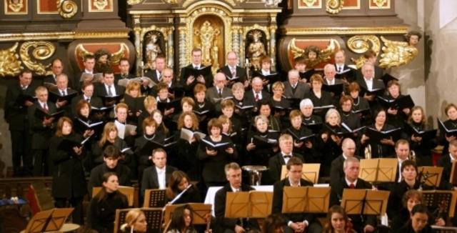In großer Besetzung: Kirchenchor und Kammerorchester St. Johannes Baptist