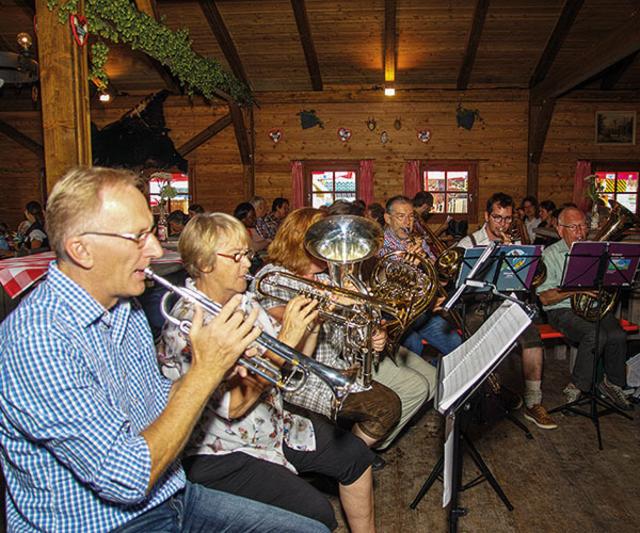 Auch in diesem Jahr geht es wieder ins Spitzenbergerzelt, der Posaunenchor ist auch dabei.