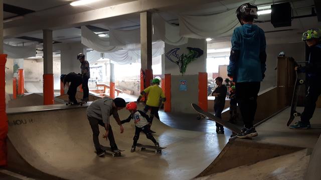 Skater in der Skatehalle am Ambergerweg