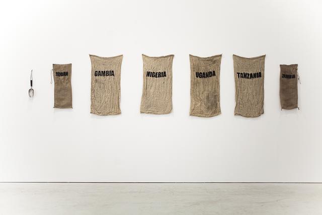 "Walk This Earth" by Eca Eps (2015), Installation -        Jutesäcke mit Kelle