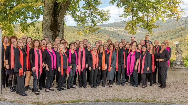 Der Gospelchor "Voices of Joy" singt beim Friedensgebet im Bürgerpark.