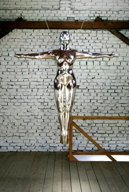 Zu sehen ist ein frühes Werk von Sabine Ackstaller. Ihre aktuelle Skulptur befindet sich noch in Arbeit.