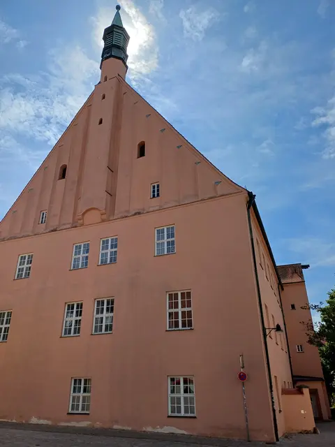 Die Hohe Schule - innen "hoch"-interessant!
