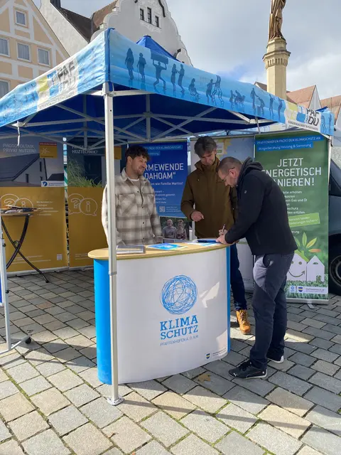 PAFundDU-Infostand zur Wärmezentrale bei der Herbstdult. (Foto: Archiv 2024) | Foto: Stadtverwaltung