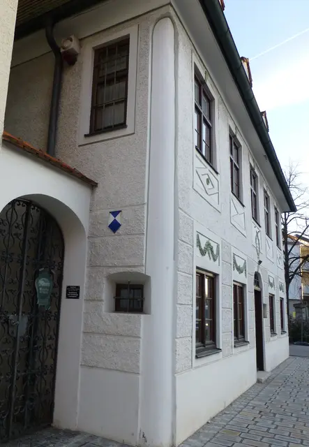 Ein "Spion" an der Hausecke