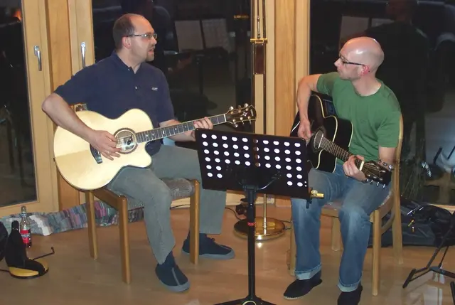 GRIGOLI bedeutet 2 Gitarren, 2 Musiker aus dem Raum Pfaffenhofen/Ilm und deren selbstgemachte Musik. Die Texte sind deutsch oder bayerisch, die Musik wie sie gerade kommt.  | Foto: Foto: MMM