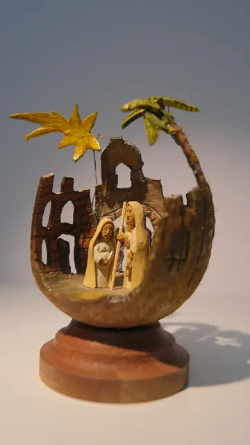 Hans Langkopf | Auf Herbergssuche
Figuren aus Lindenholz | geschnitzt und bemalt | 2015 | Foto: Hans Langkopf 